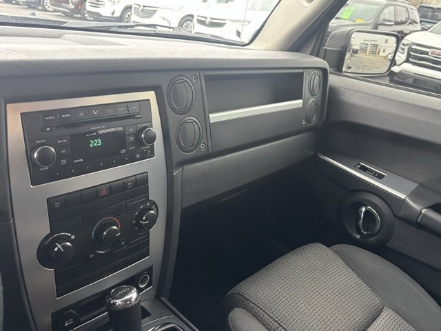 Used 2009 Jeep Commander Sport image 25