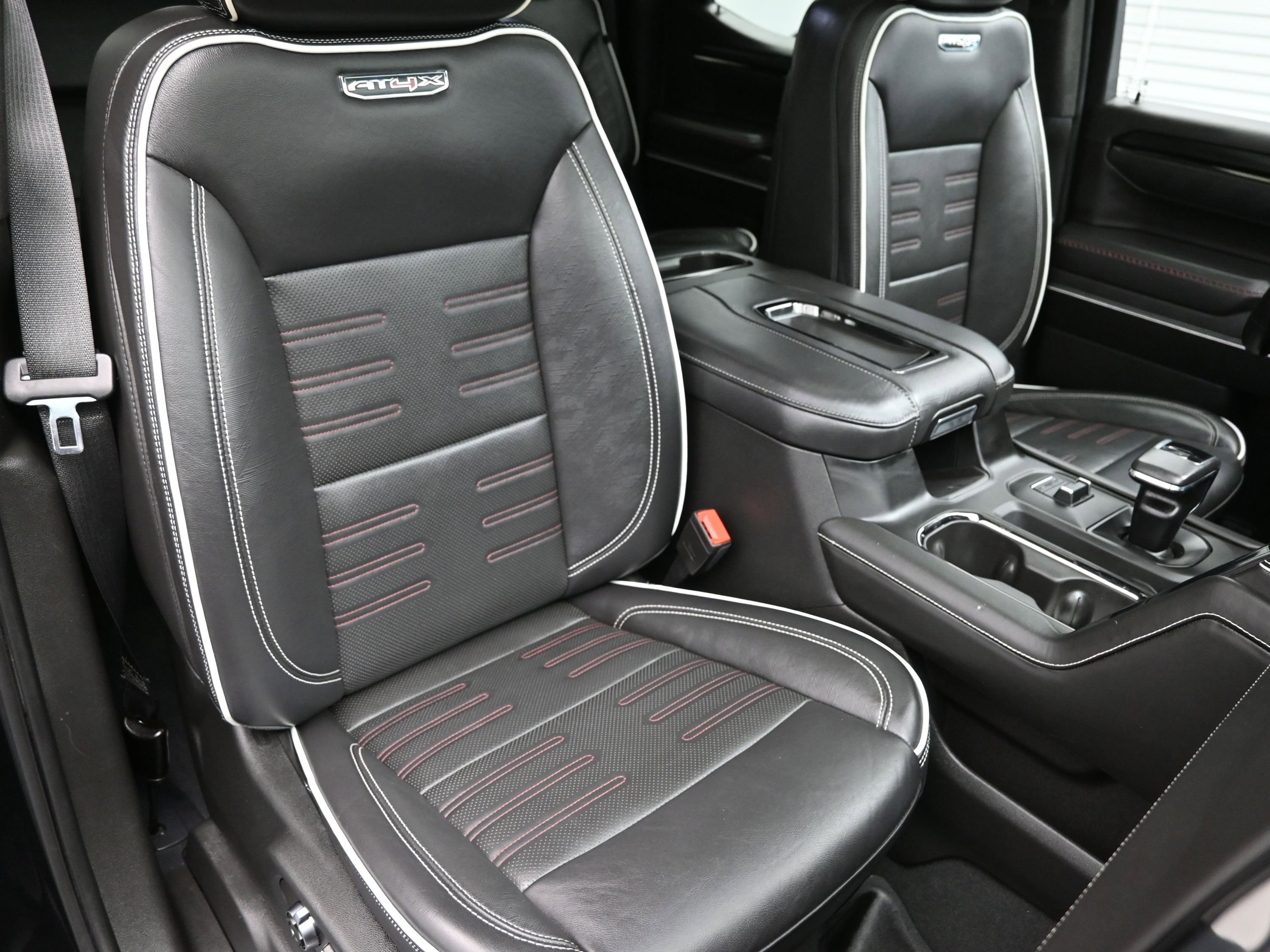 Used 2022 GMC Sierra 1500 AT4X image 41