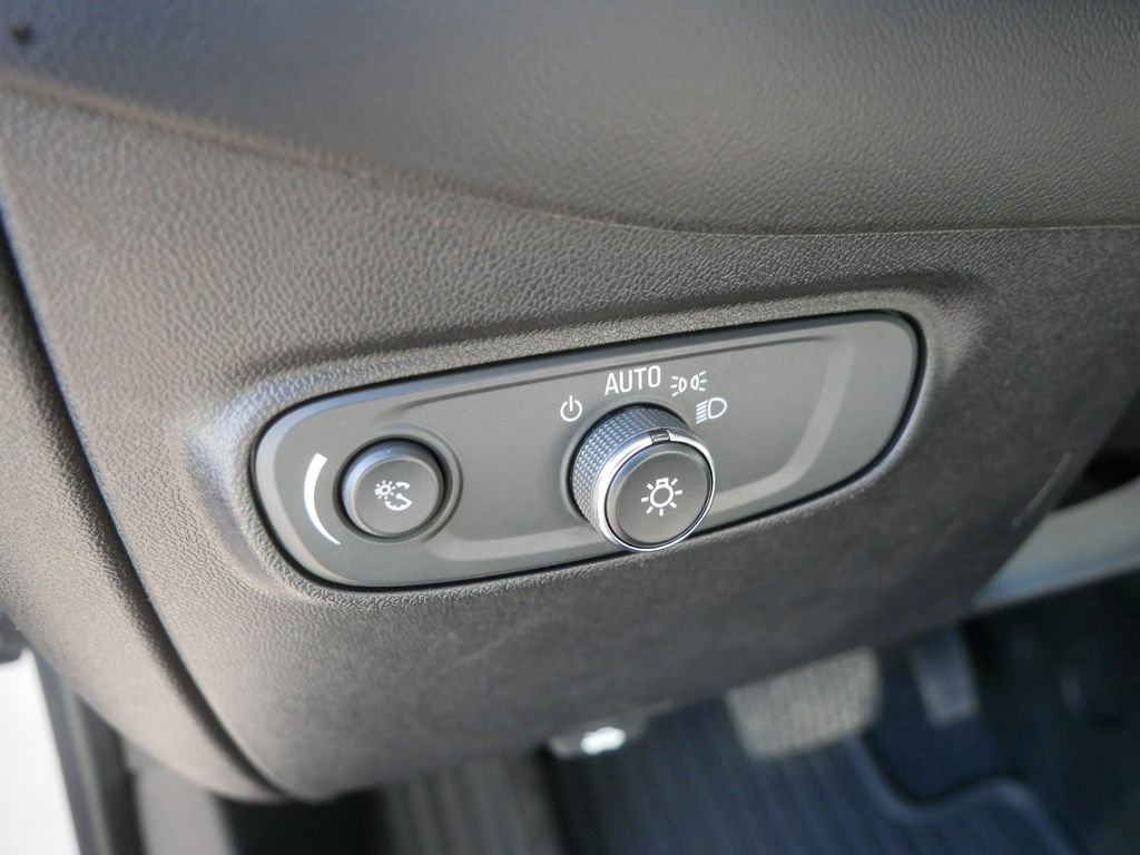 Used 2019 Chevrolet Equinox LS image 14