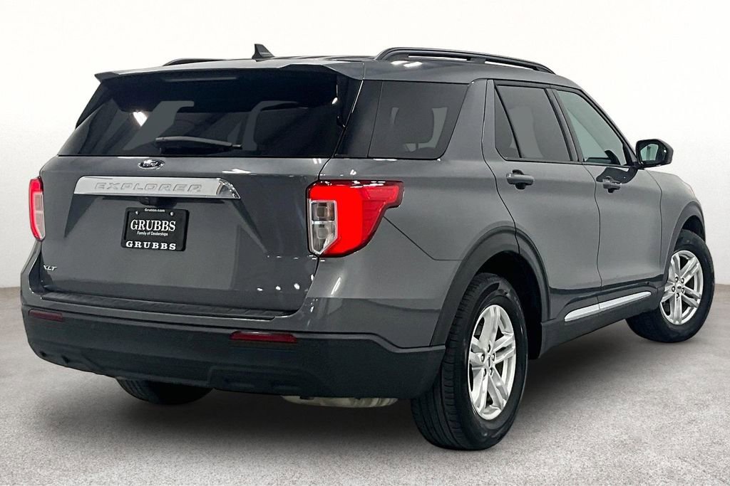 Used 2022 Ford Explorer XLT RWD image 2