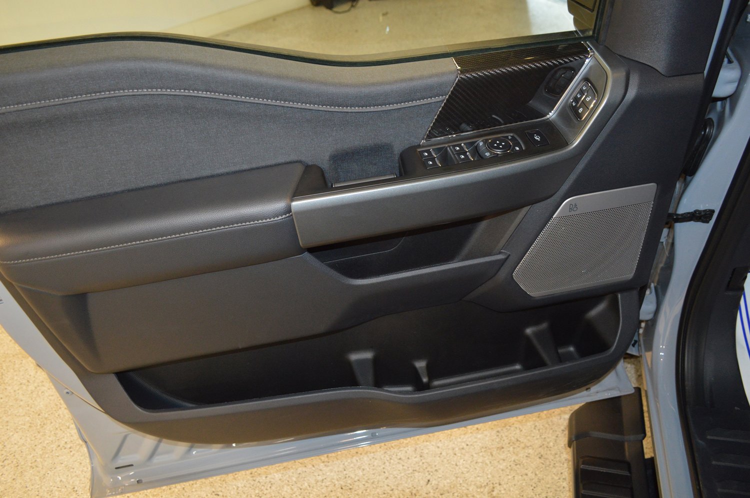 New 2026 Ford F250 Lariat w/ Black Appearance Package image 14