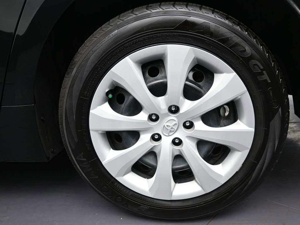 Used 2025 Toyota Corolla LE image 9