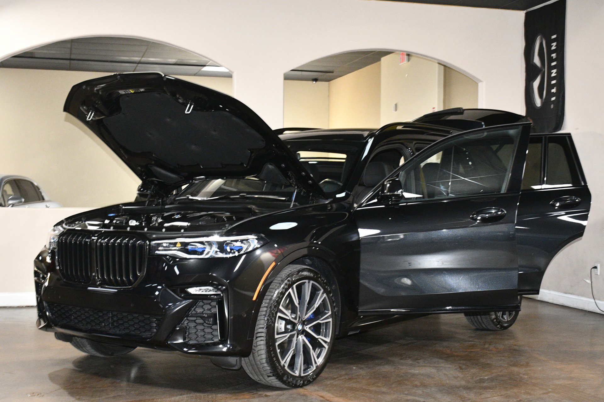 Used 2022 BMW X7 M50i w/ Luxury Seating Package image 90