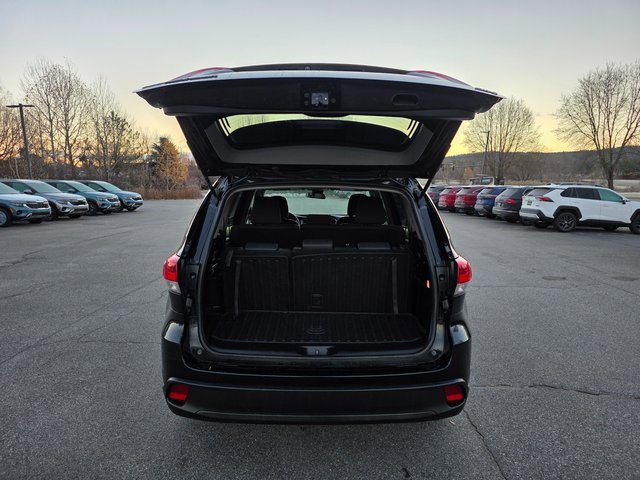 Used 2019 Toyota Highlander LE image 10