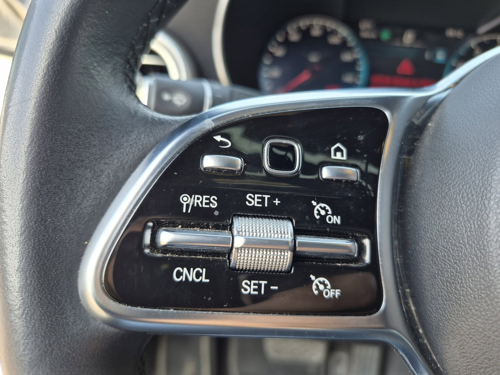 Used 2023 Mercedes-Benz GLC 300 4MATIC Coupe image 25