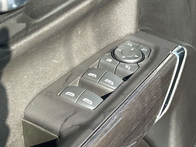 Used 2021 Chevrolet Silverado 1500 LTZ w/ LTZ Premium Package AWD/4WD image 25
