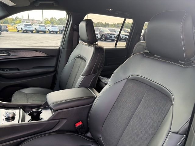 New 2025 Jeep Grand Cherokee Altitude RWD image 9