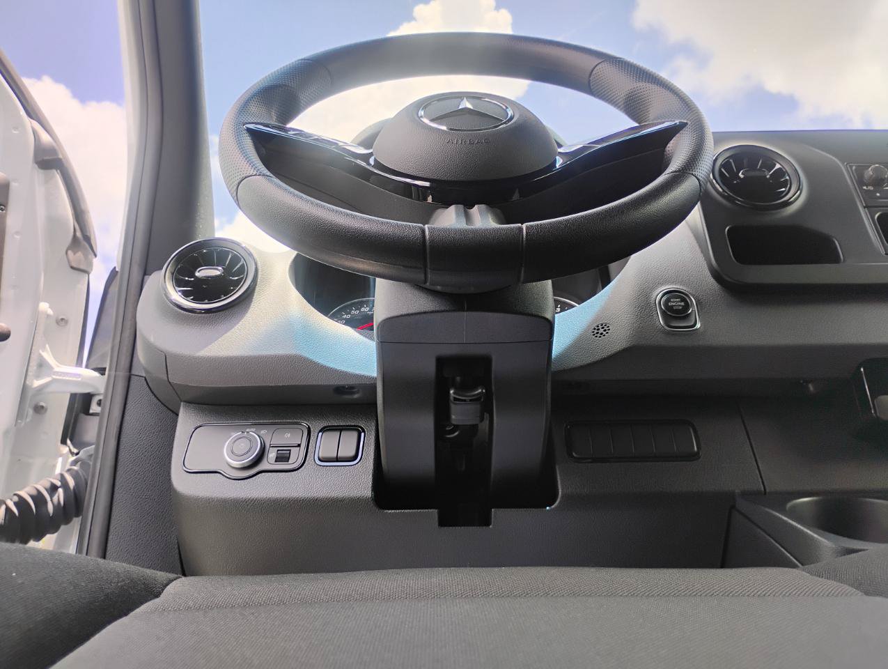 Used 2025 Mercedes-Benz Sprinter 2500 image 50