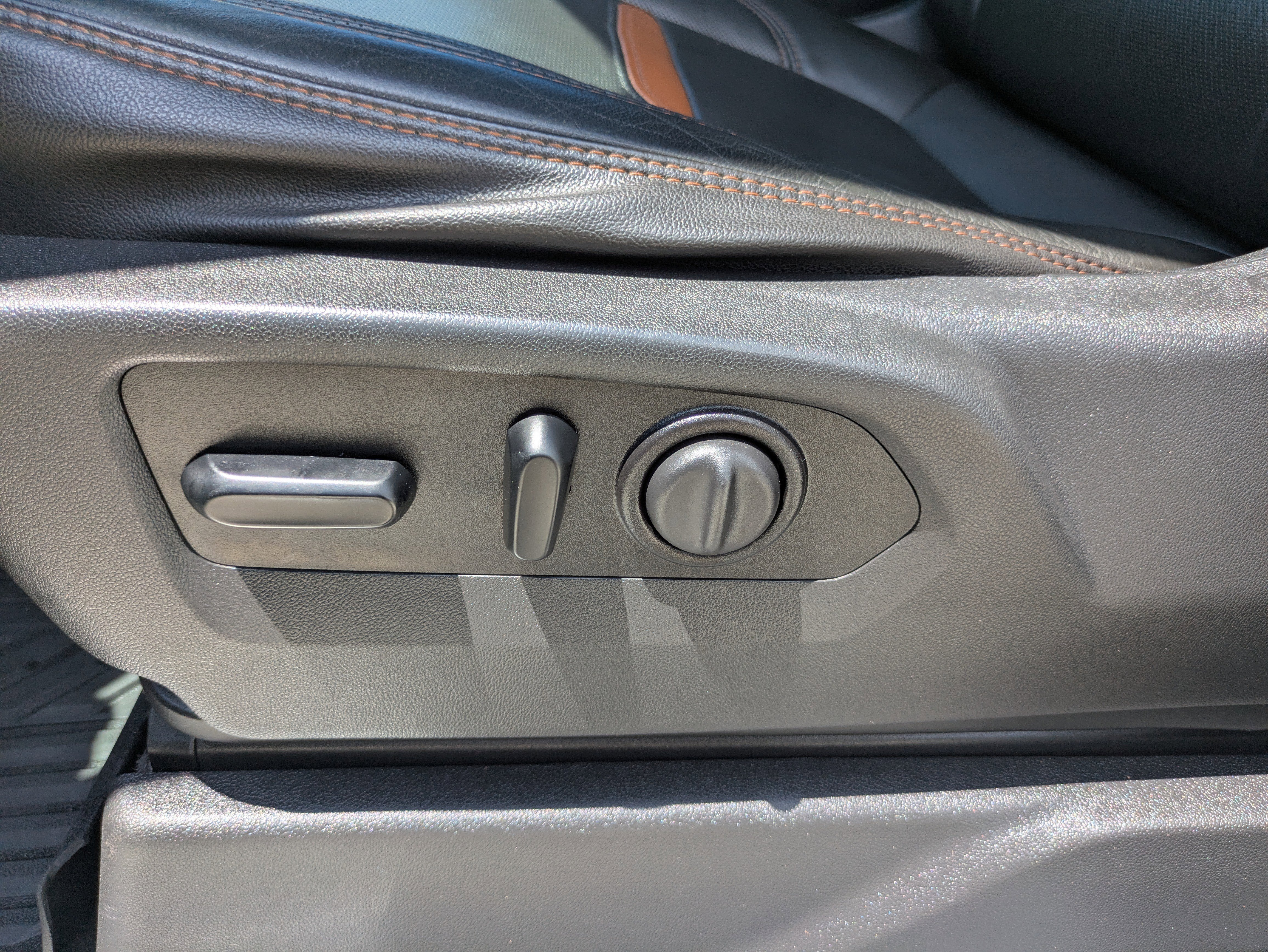 Used 2020 GMC Sierra 1500 AT4 w/ AT4 Premium Package image 9