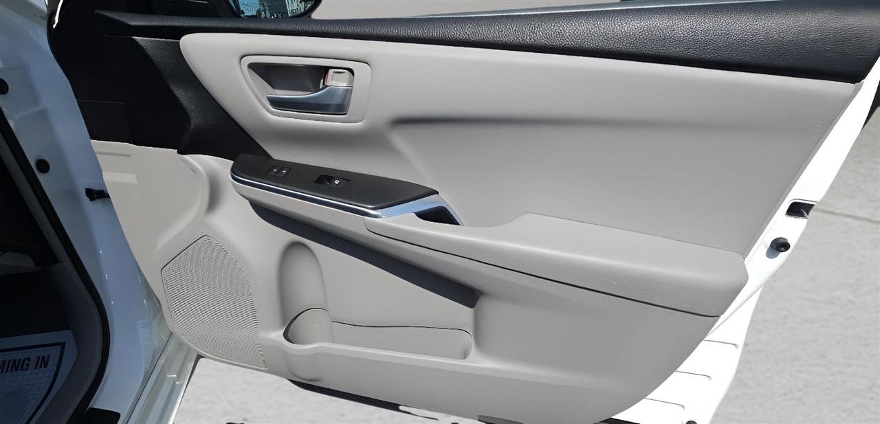 Used 2016 Toyota Camry LE FWD image 25