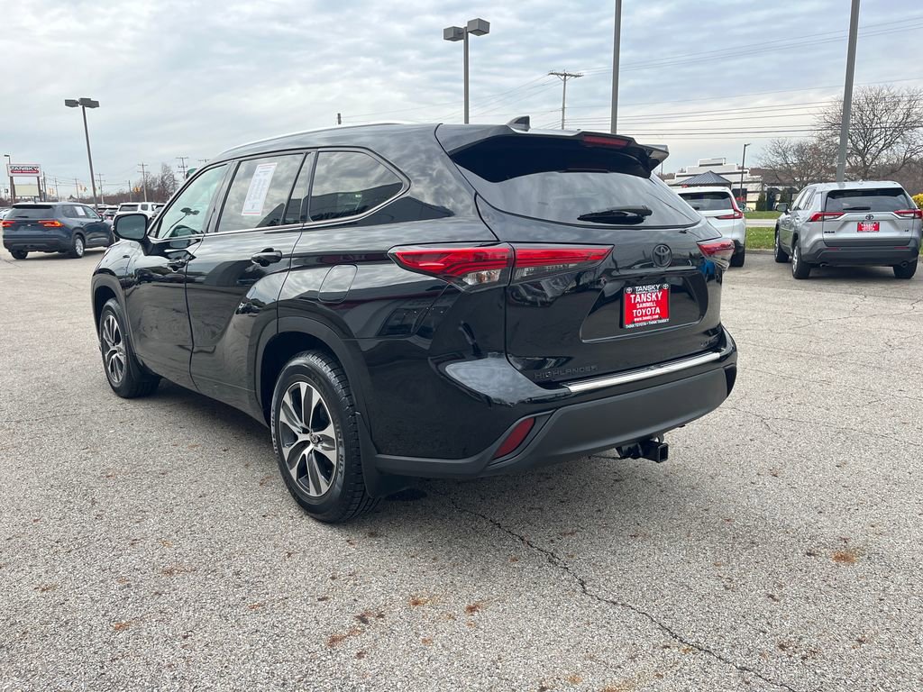Certified 2020 Toyota Highlander XLE image 3