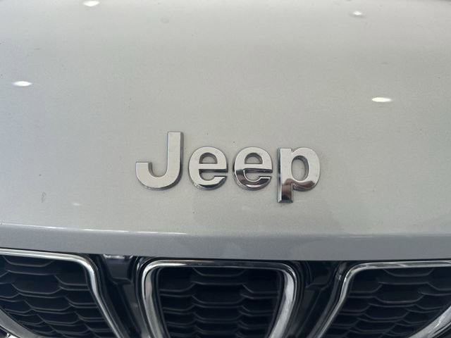 Used 2023 Jeep Grand Cherokee L Limited RWD image 10