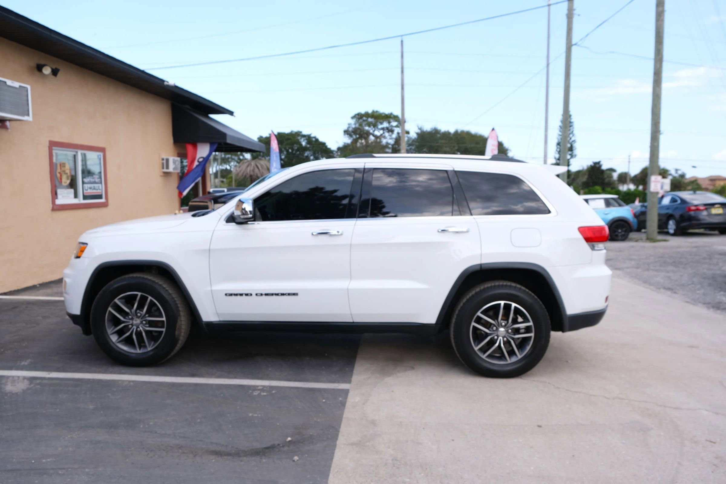Used 2017 Jeep Grand Cherokee Limited w/ Trailer Tow Group IV RWD image 3