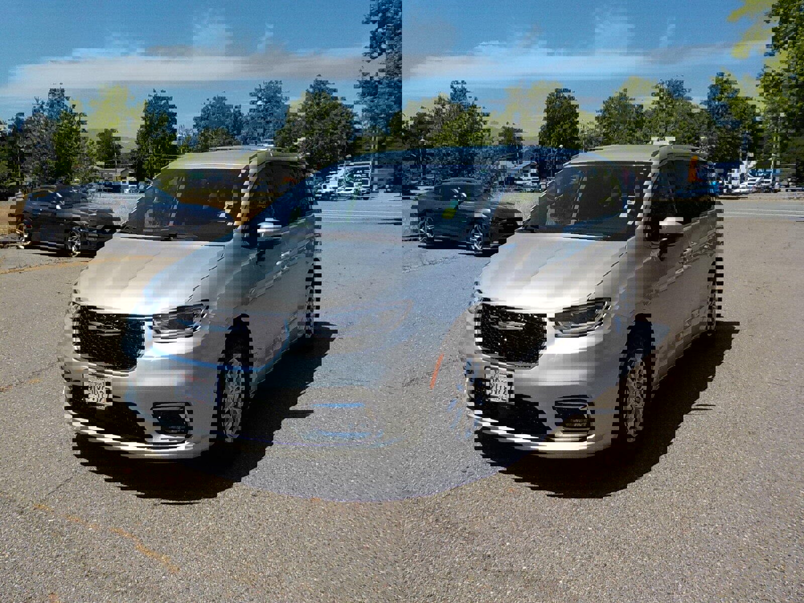 Used 2023 Chrysler Pacifica Touring-L image 1