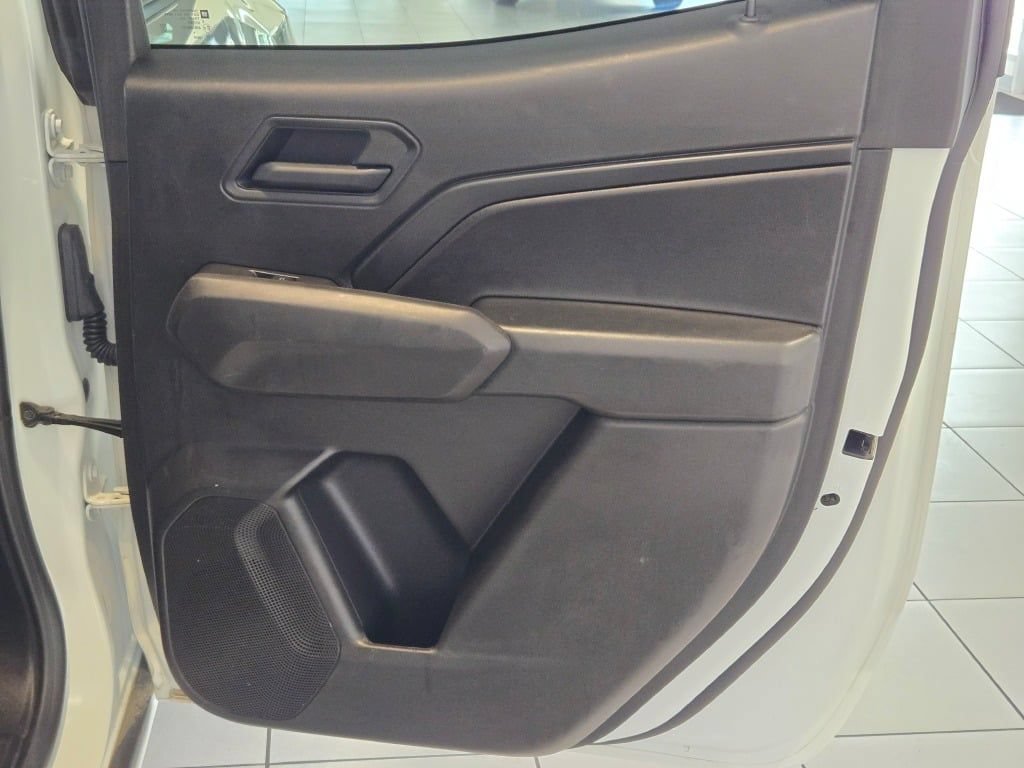 Used 2025 Chevrolet Colorado W/T AWD/4WD image 9