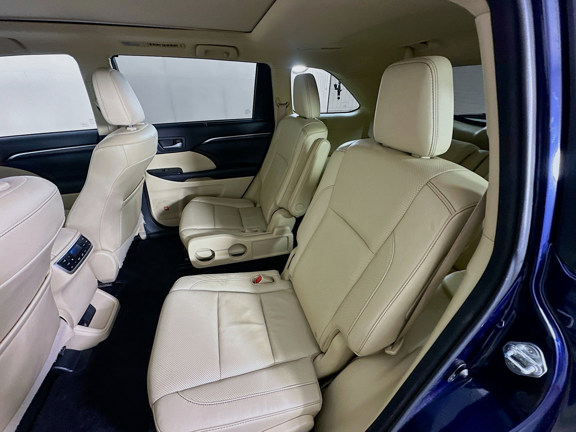 Used 2015 Toyota Highlander Limited Platinum image 29