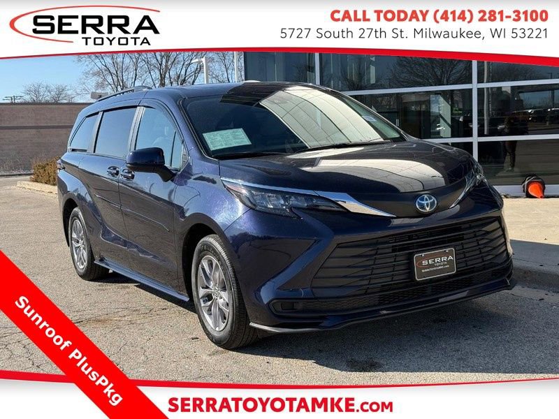 Used 2025 Toyota Sienna LE w/ LE Plus Package image 1
