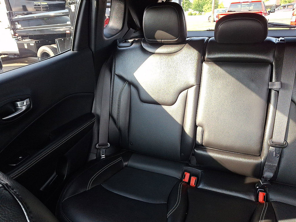 Used 2021 Jeep Compass Latitude AWD/4WD image 12