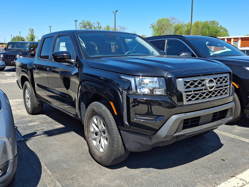 Used 2024 Nissan Frontier SV RWD image 3