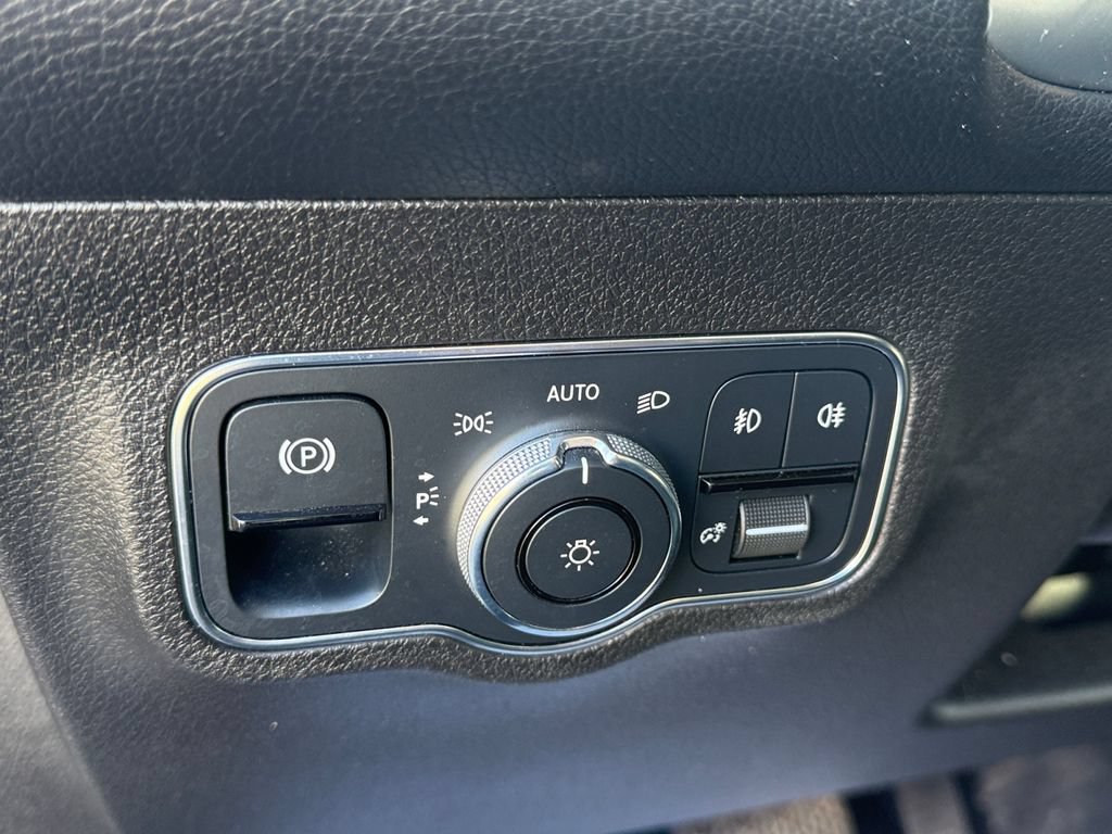 Used 2021 Mercedes-Benz GLB 250 4MATIC image 19