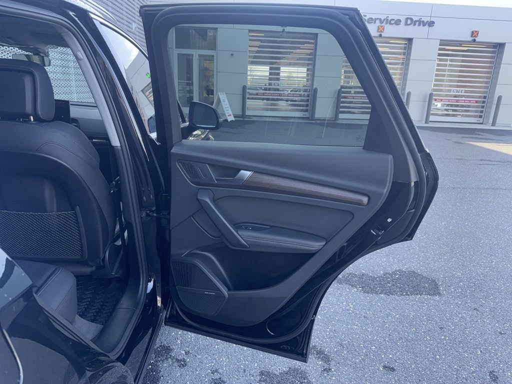 Certified 2025 Audi Q5 e Premium Plus image 25