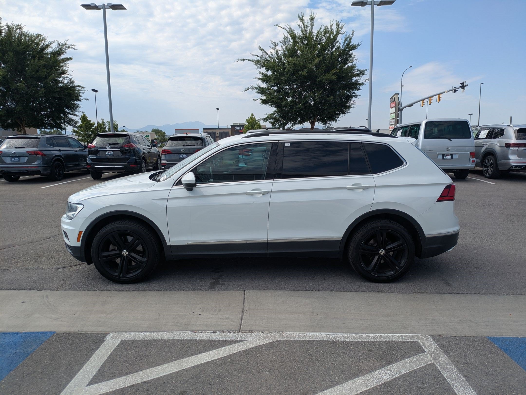 Used 2018 Volkswagen Tiguan SE w/ 3rd Row Seat Package AWD/4WD image 9