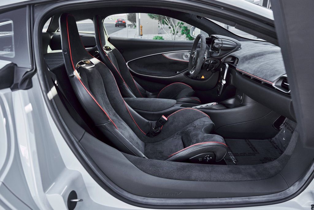 Used 2023 McLaren Artura RWD image 34