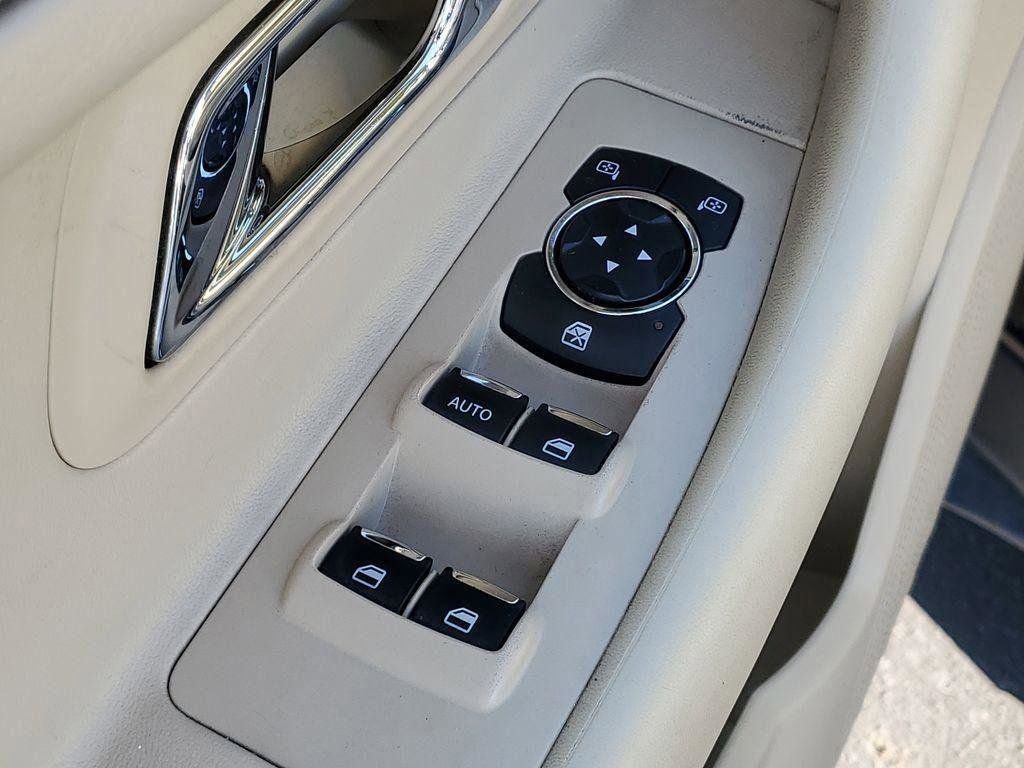 Used 2013 Ford Taurus SEL image 21
