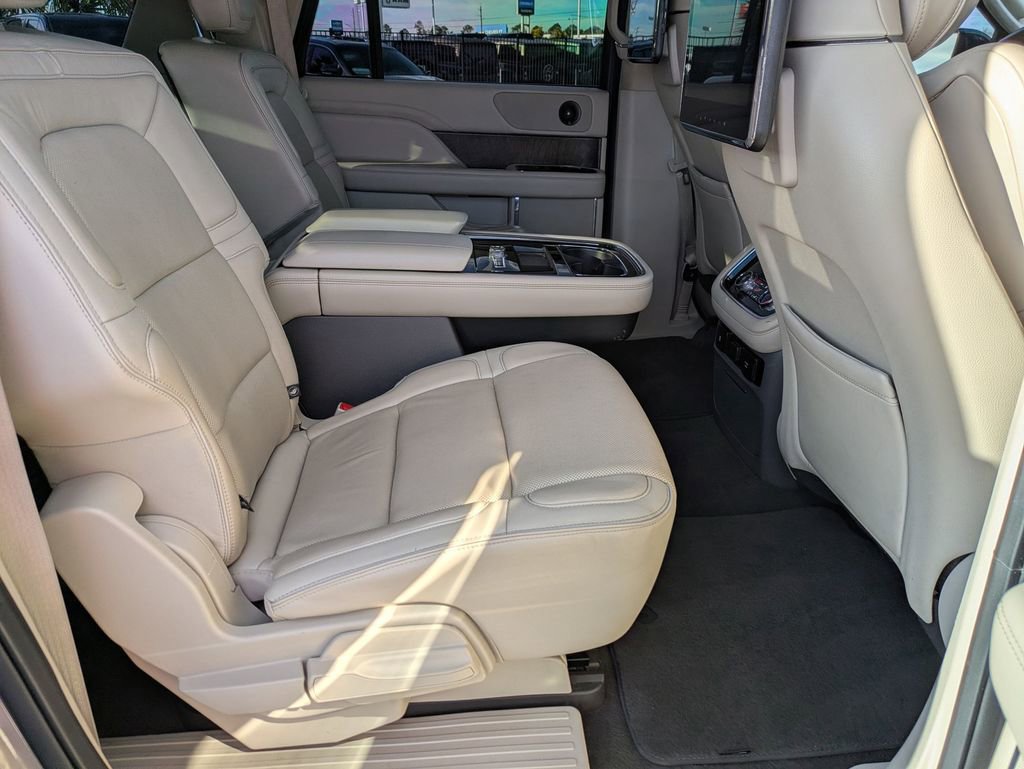 Used 2018 Lincoln Navigator L Reserve w/ Technology Package image 20