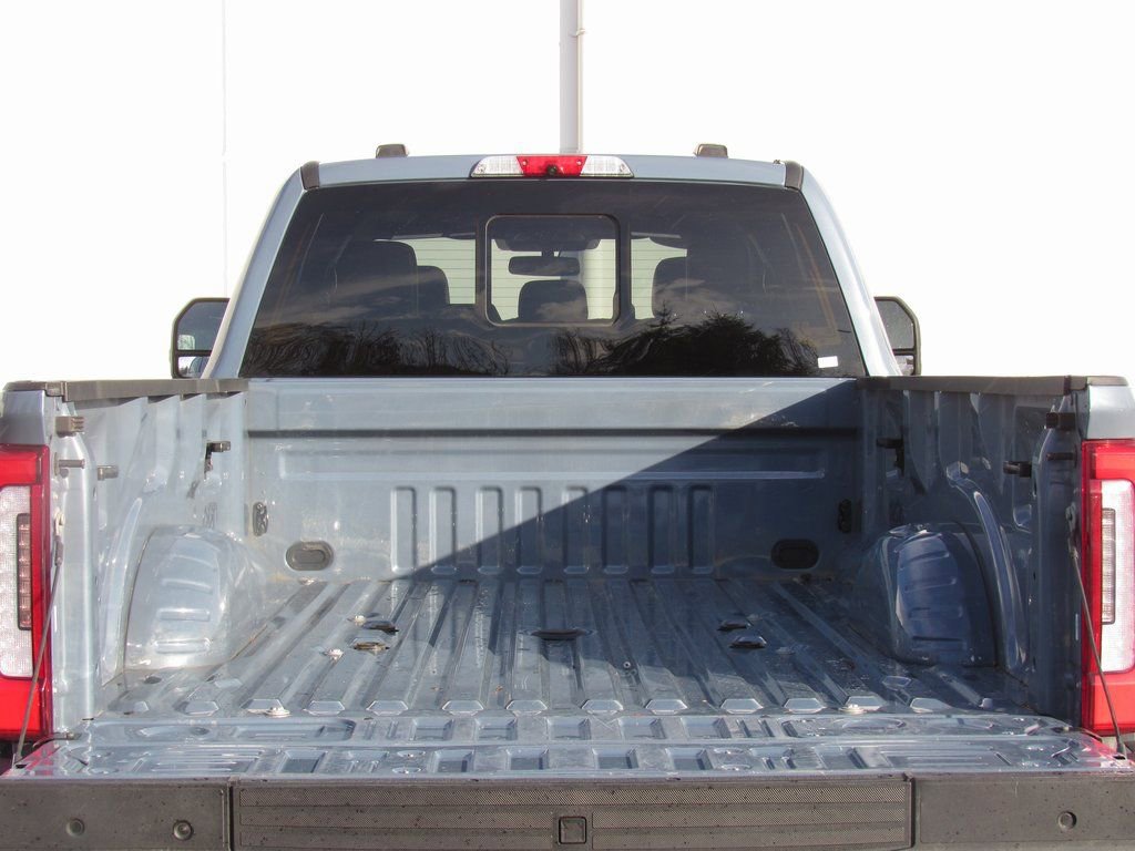 Used 2023 Ford F450 Platinum w/ FX4 Off-Road Package image 8