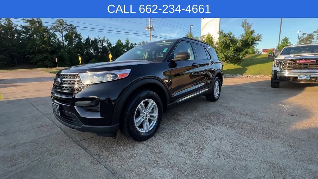 Used 2023 Ford Explorer XLT AWD/4WD image 2