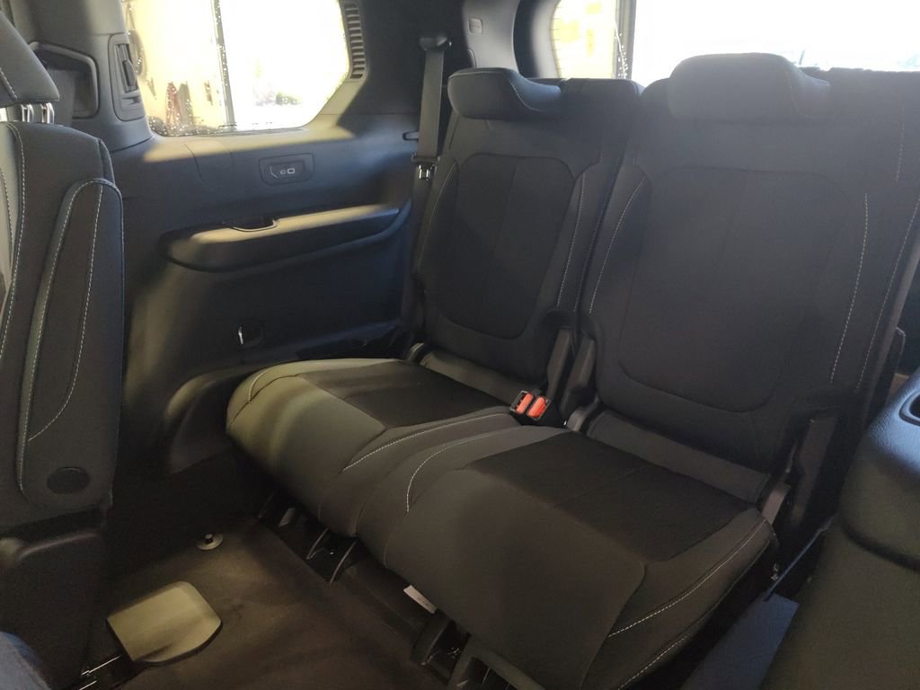 New 2025 Jeep Grand Cherokee L Laredo w/ Luxury Tech Group I image 32