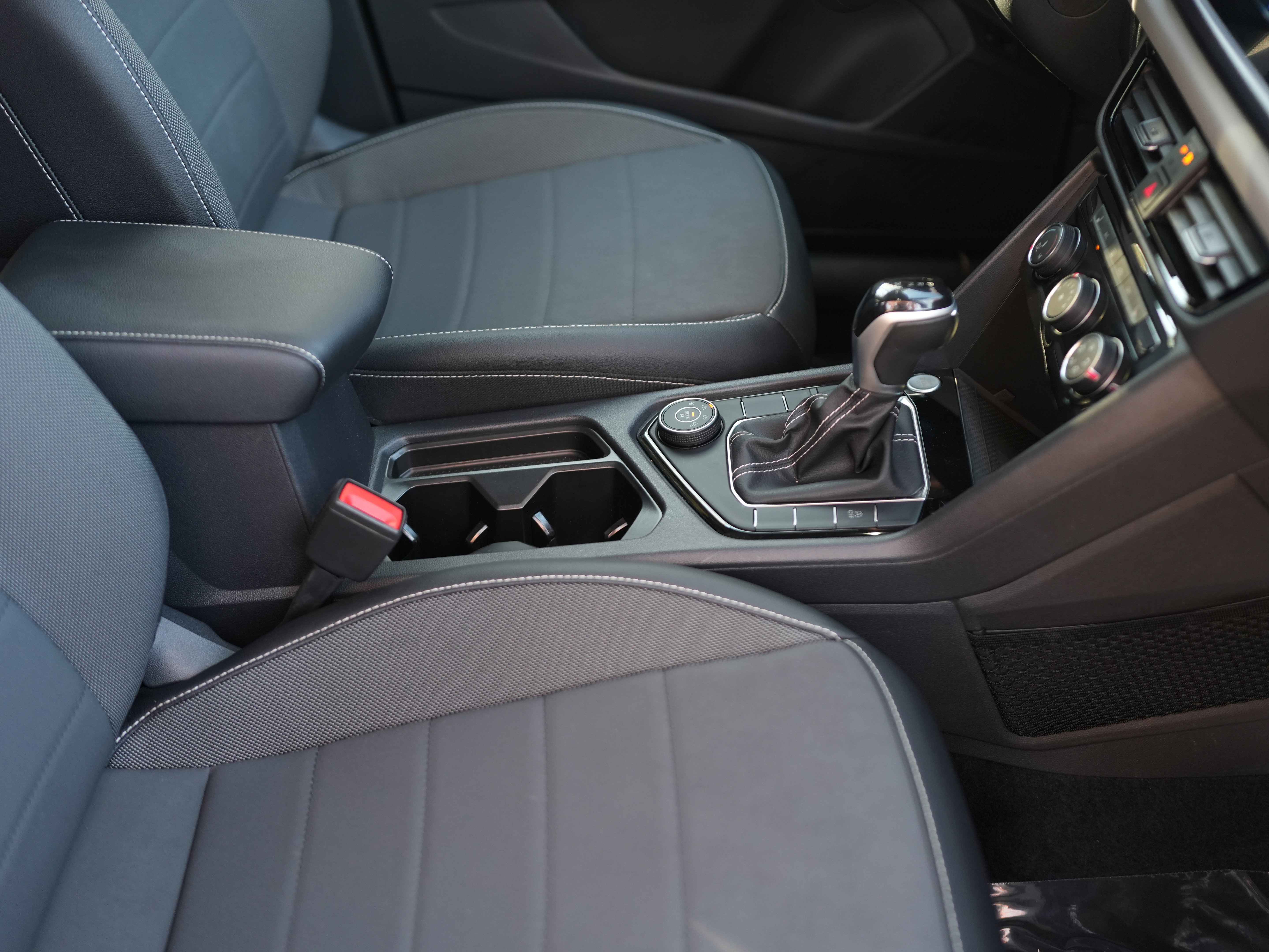 Used 2023 Volkswagen Taos SE w/ Panoramic Sunroof Package image 18