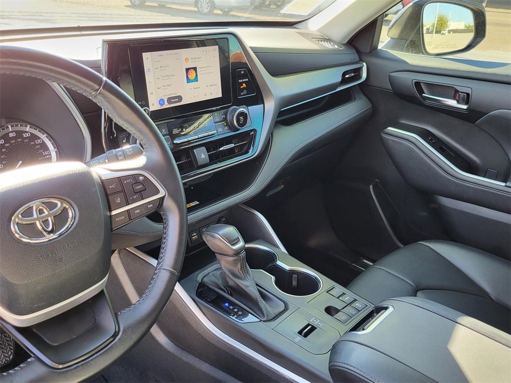 Used 2023 Toyota Highlander XLE image 26