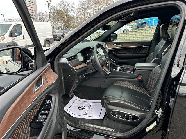 Used 2024 Jeep Grand Cherokee Summit w/ Adv Protech Group IV image 37