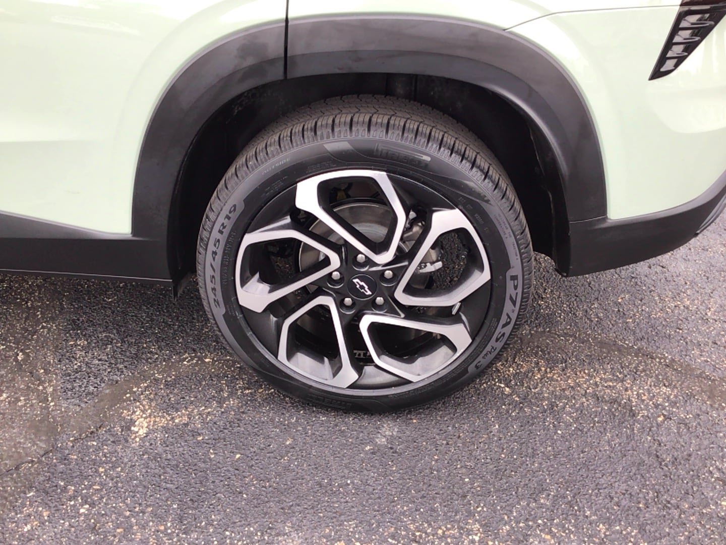 Used 2024 Chevrolet Trax RS w/ Sunroof Package FWD image 7
