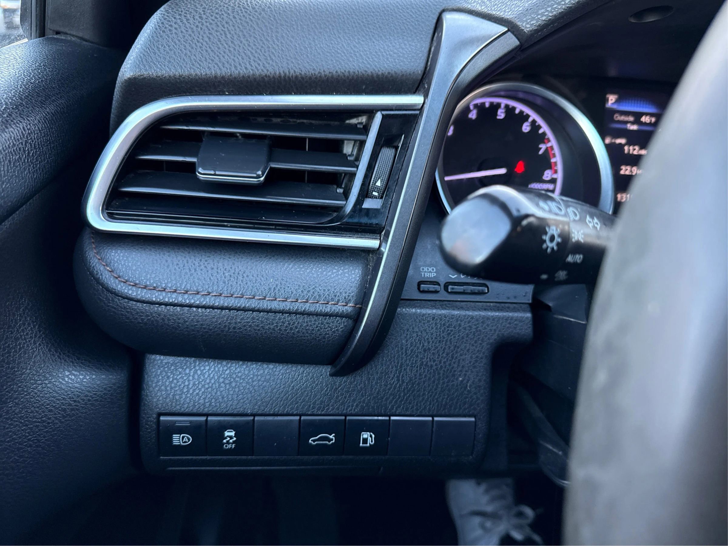 Used 2018 Toyota Camry LE image 25