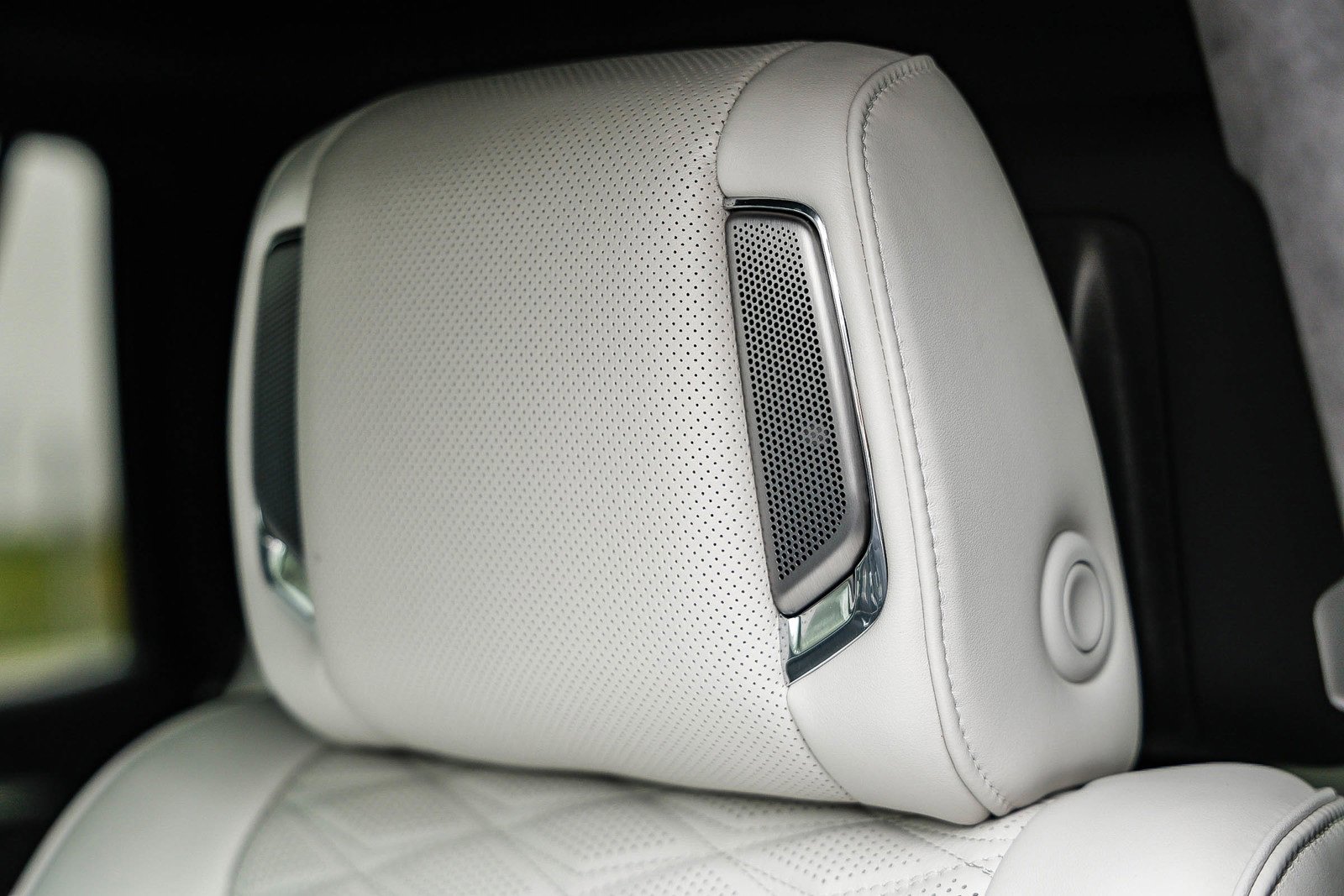 Used 2025 Cadillac Escalade V w/ LPO, ONYX Package image 27