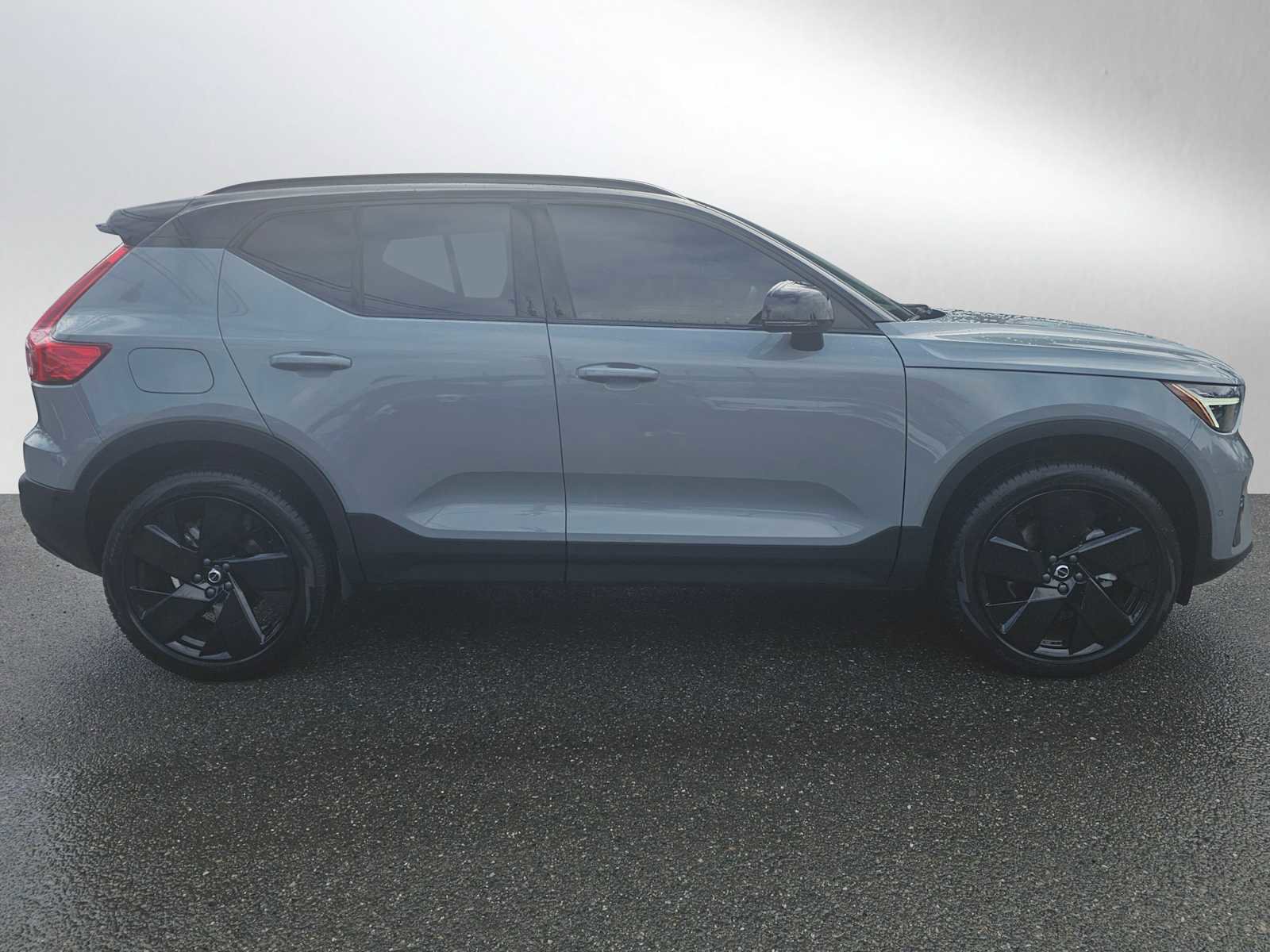Certified 2026 Volvo XC40 B5 Ultra w/ Climate Package image 2