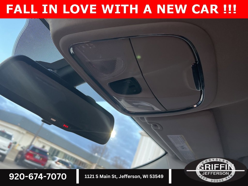 Used 2017 Jeep Cherokee Latitude w/ Cold Weather Group image 29