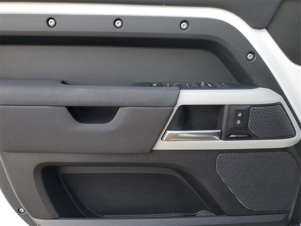 Used 2023 Land Rover Defender 110 S image 10