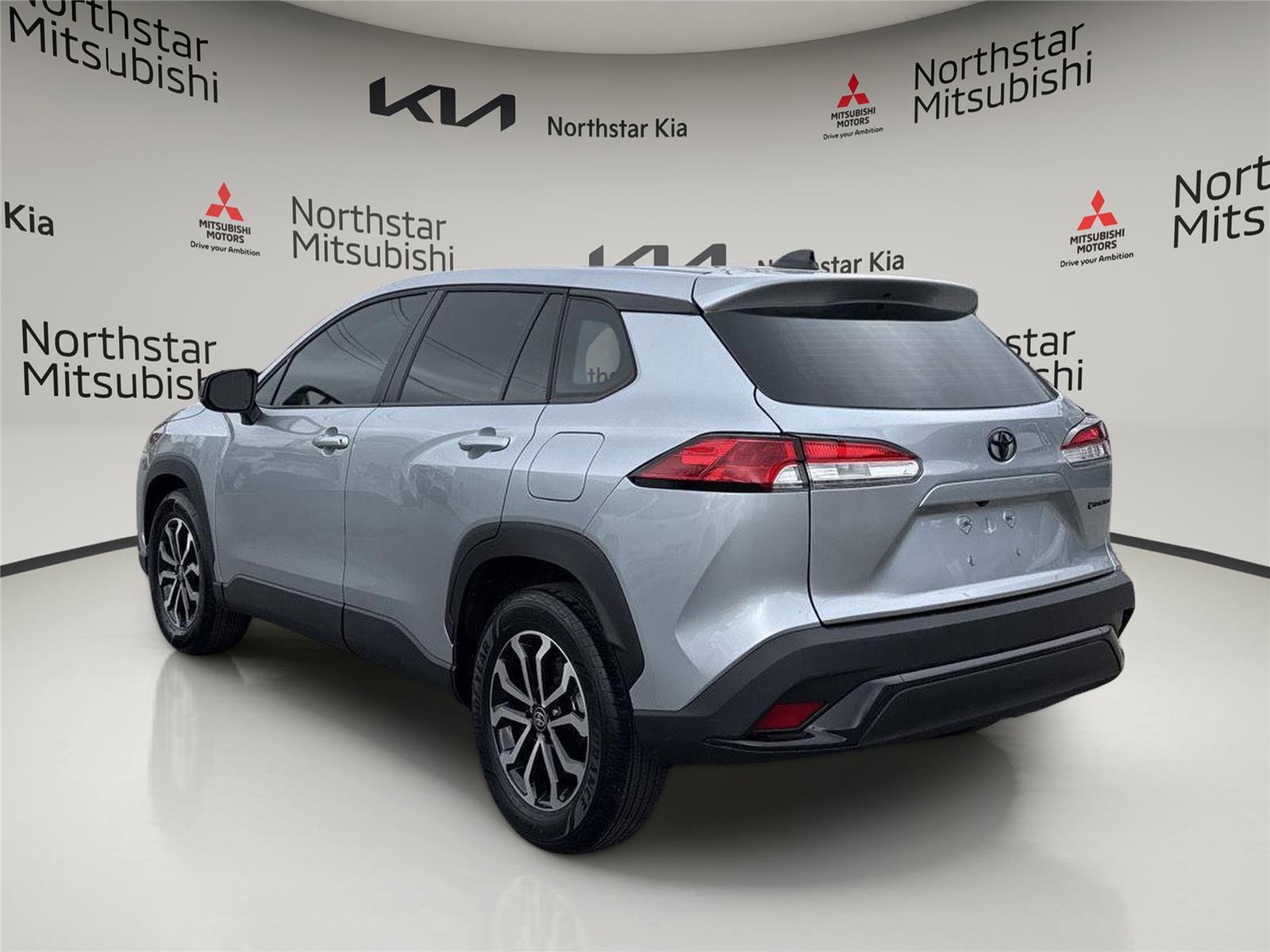 Used 2025 Toyota Corolla Cross AWD Hybrid image 3