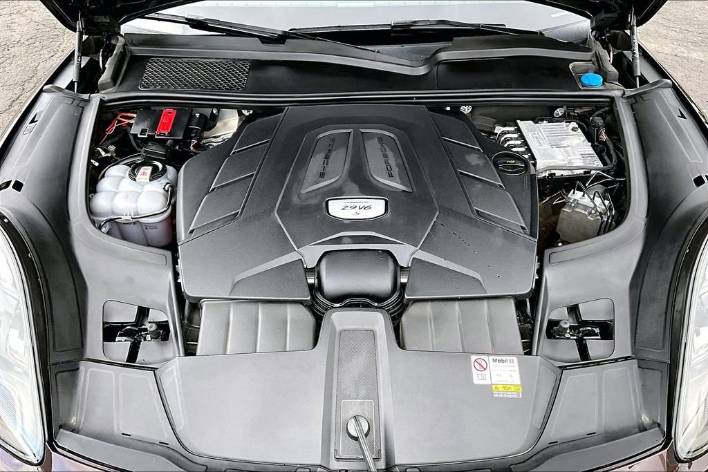 Used 2023 Porsche Cayenne S Platinum image 31