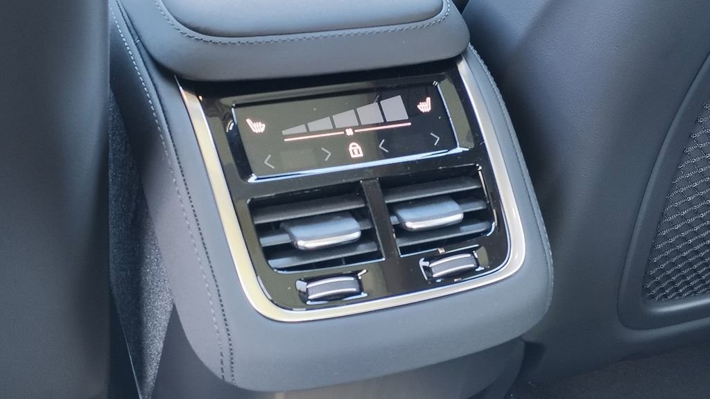 New 2026 Volvo XC90 B6 Plus image 30