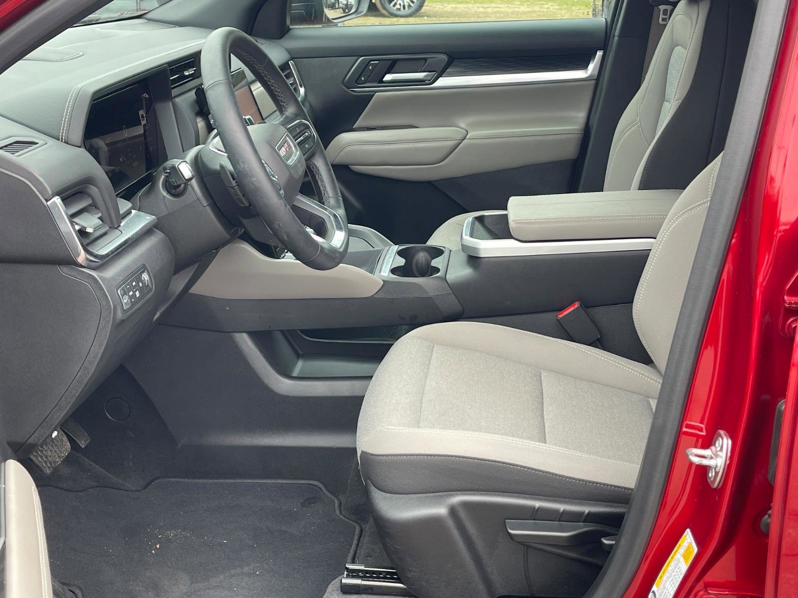 Used 2025 GMC Terrain Elevation w/ Black Edition image 6