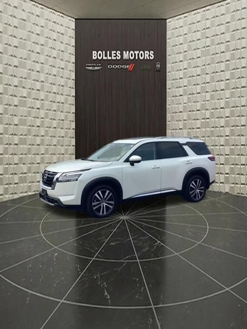 Used 2024 Nissan Pathfinder Platinum w/ Cargo Package AWD/4WD image 11