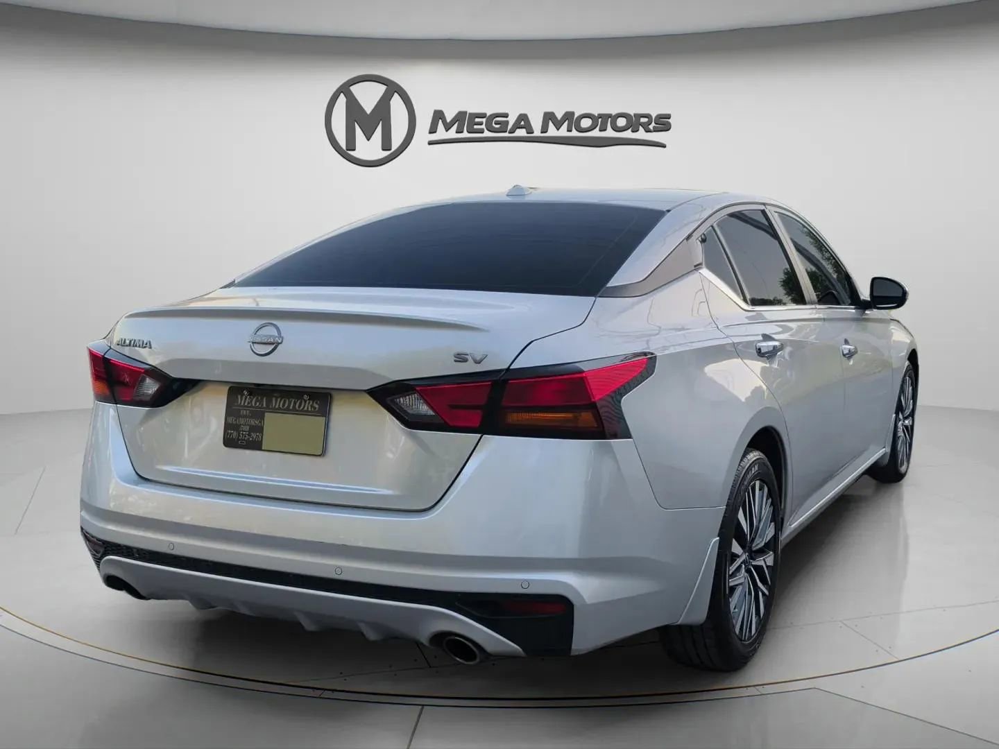 Used 2024 Nissan Altima 2.5 SV w/ SV Premium Package FWD image 7