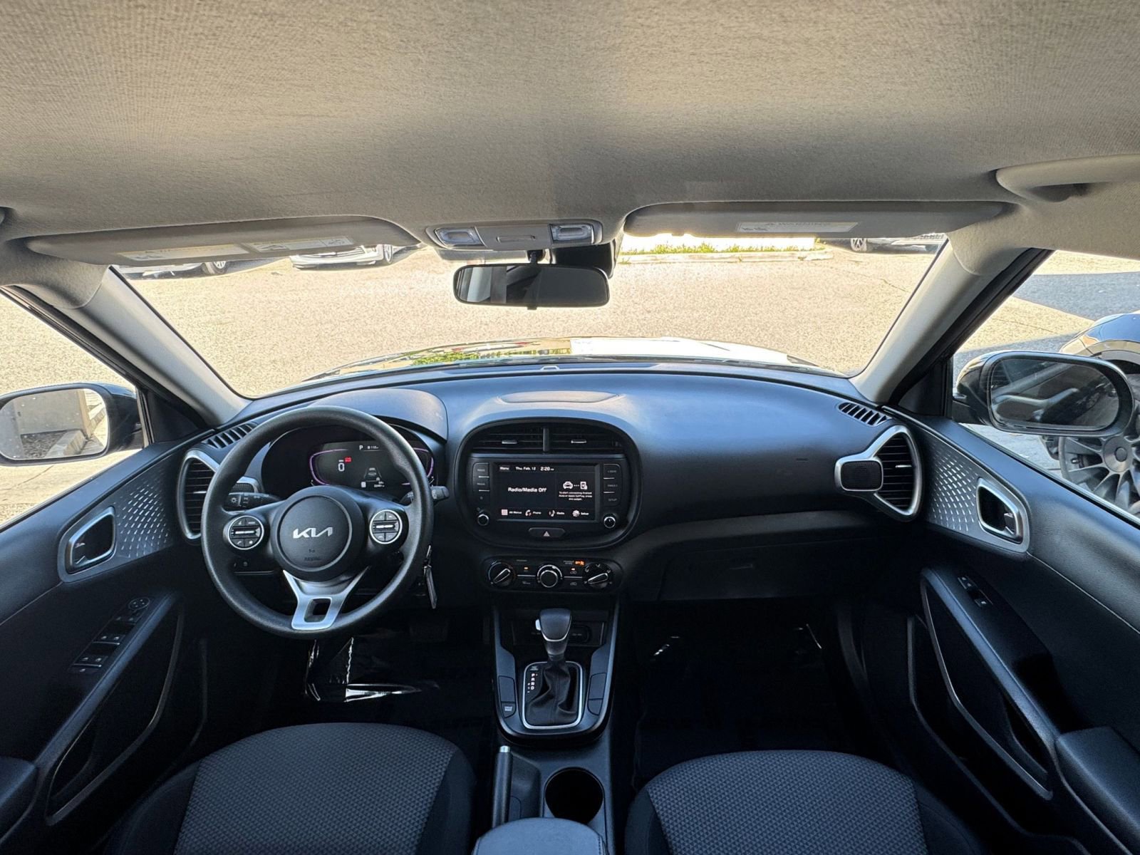 Used 2025 Kia Soul LX w/ LX Technology Package FWD image 31