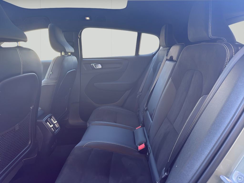 Used 2023 Volvo C40 P8 Recharge Ultimate image 24