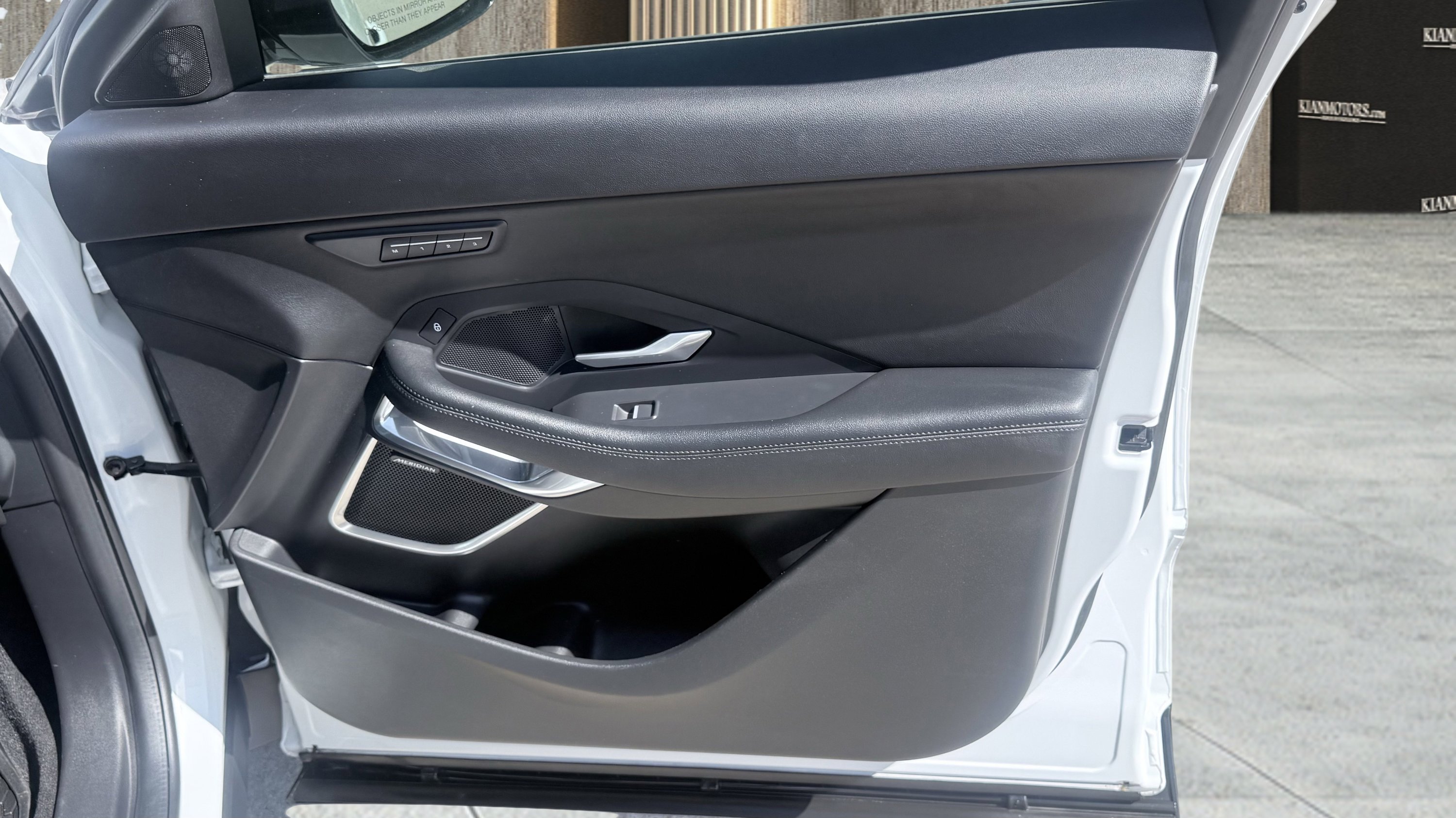 Used 2020 Jaguar E-PACE SE image 43